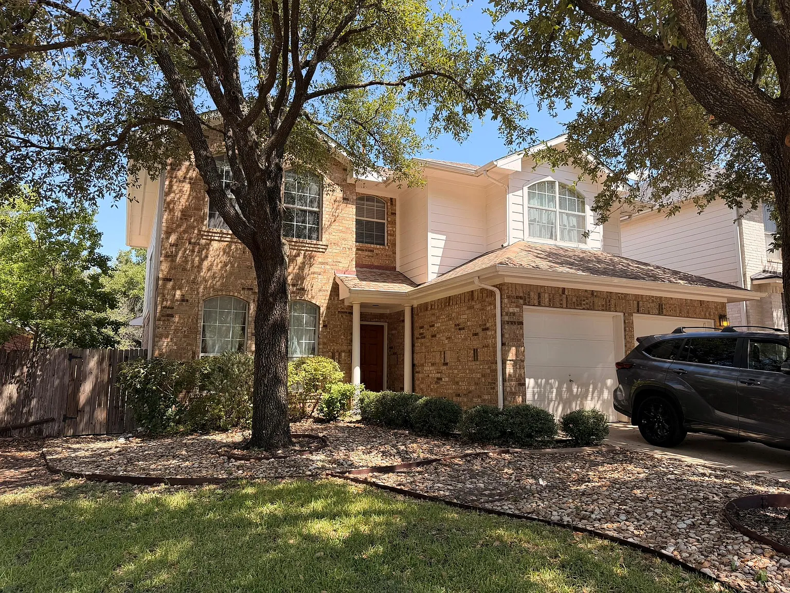 3 bed, 2.5 bath, 2239 sqft, $2,500 — Photo 1