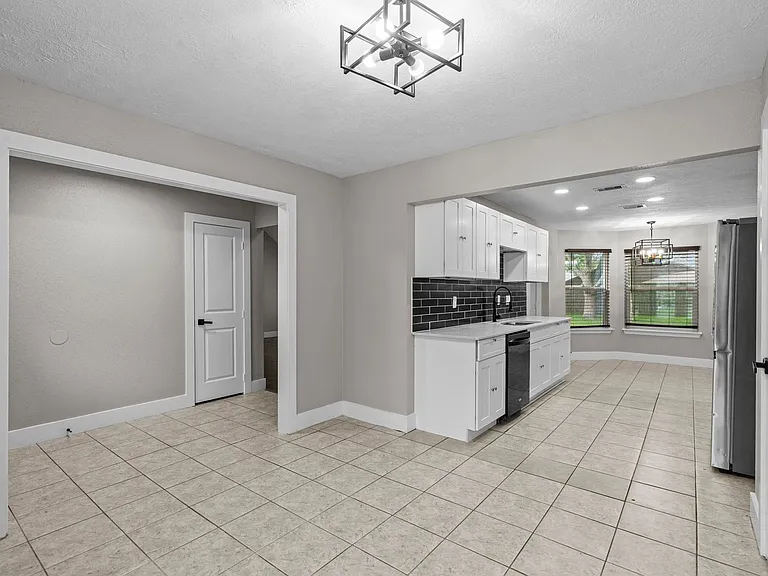 1107 Londonderry Ave — Photo 8