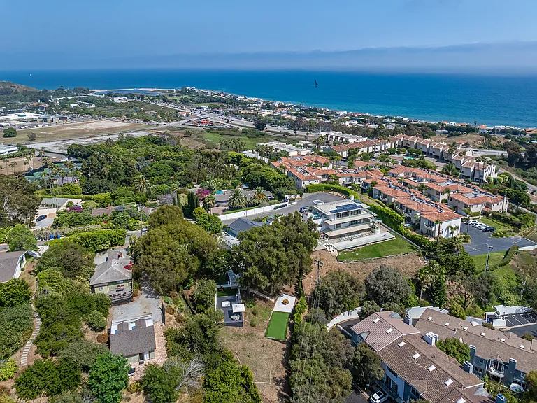 3525 Coast View Dr — Photo 20