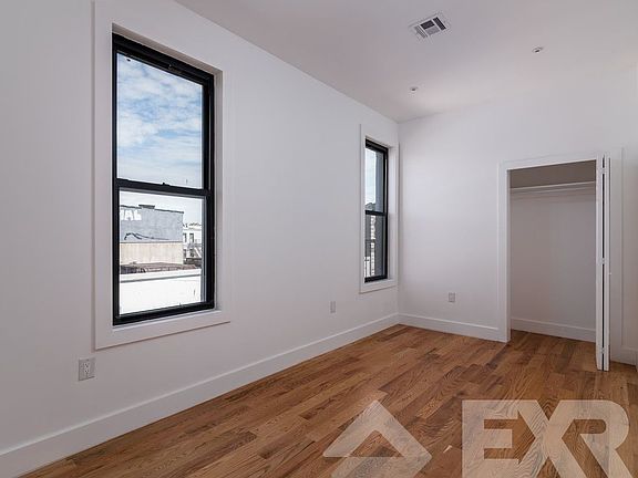 4th image of 218 Stockholm St APT 3R