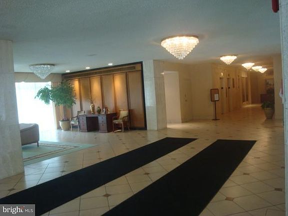 3rd image of 10201 Grosvenor Pl APT 417