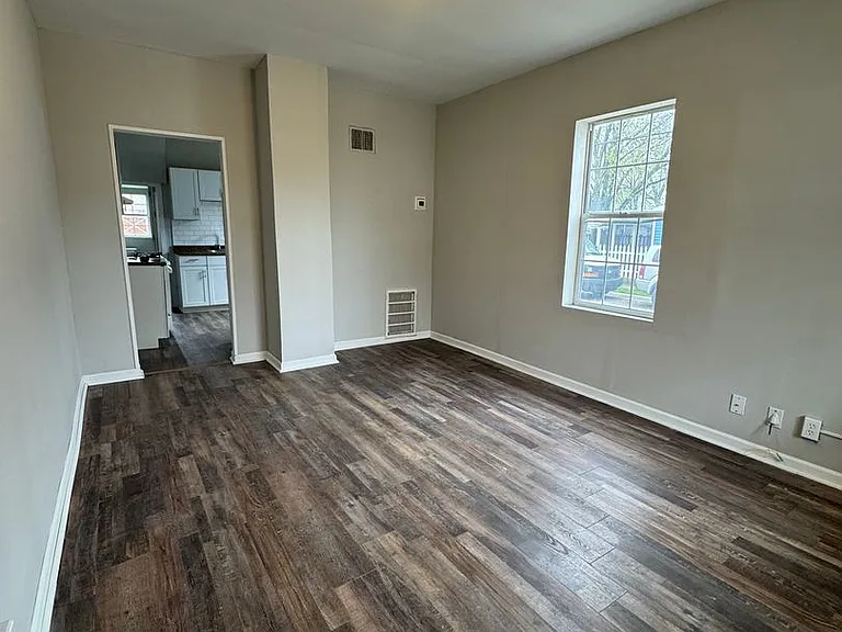 1201-1203 Long St — Photo 2