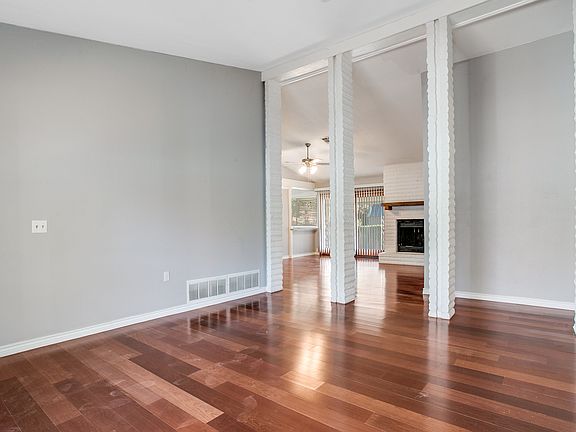 4th image of 13910 Thebes Cir