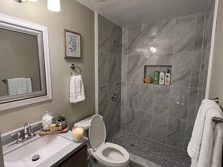 1113-15 Burgundy Ln #1115 — Photo 4