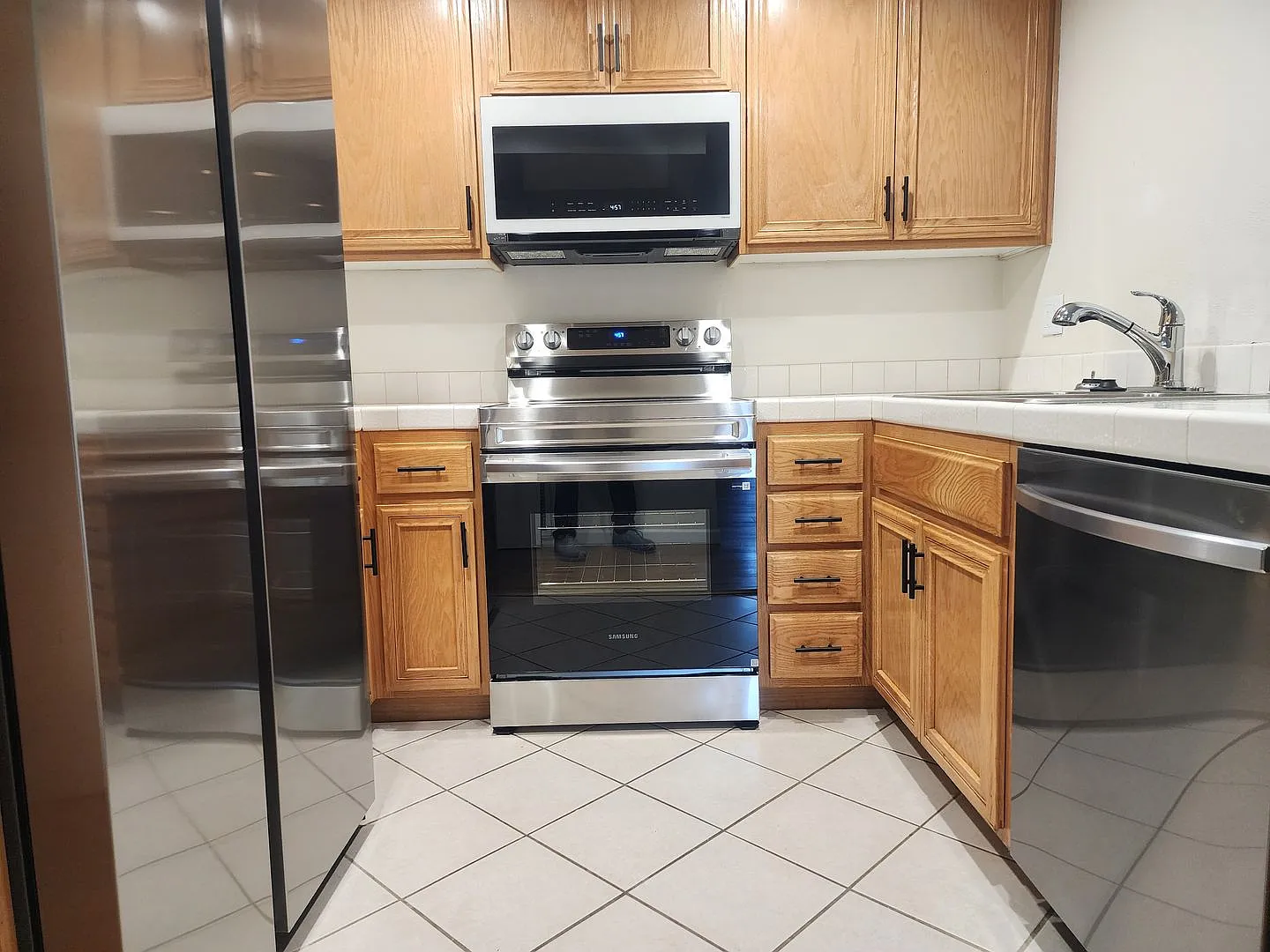 Beautifully Updated One-Bedroom in Warner Center! — Photo 4