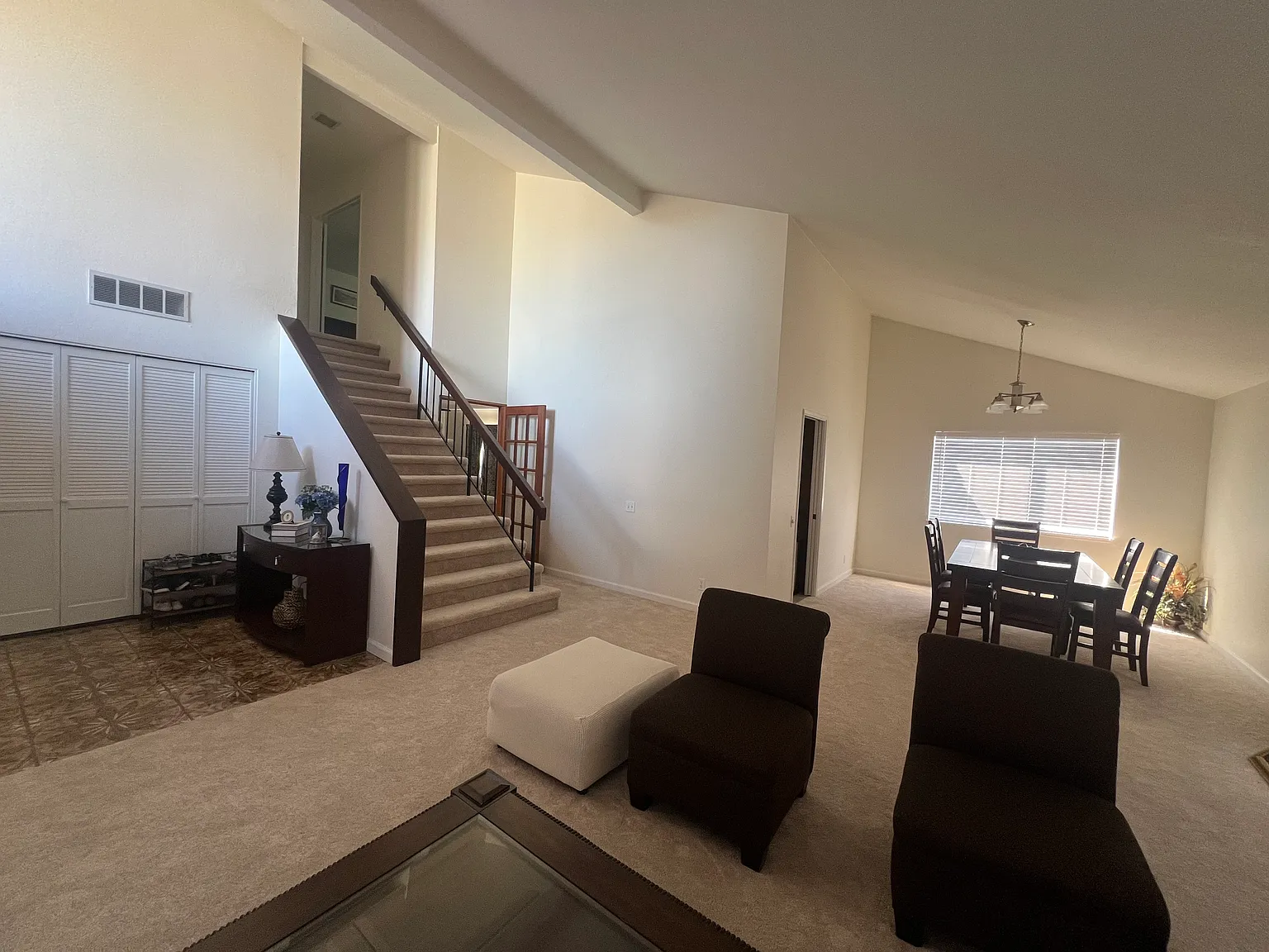 5 bed, 2400 sqft, $2,000 — Photo 4