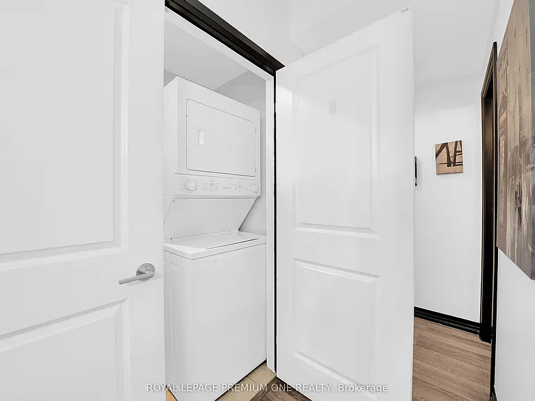 161 Wellington St E #204 — Photo 11