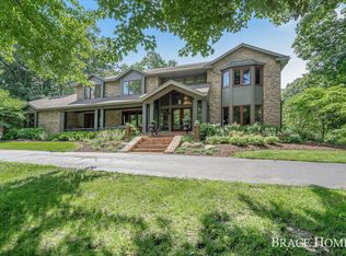 1682 Hillsboro Ave SE, Grand Rapids, MI