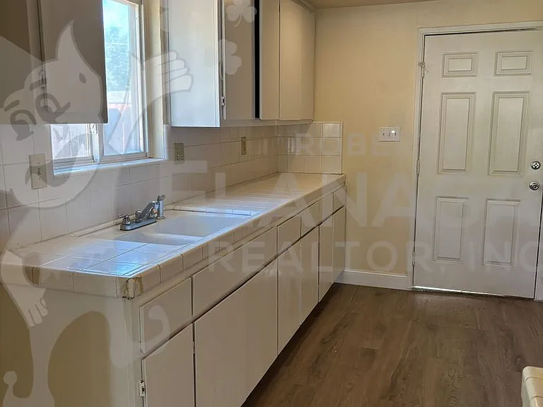 820 W 23rd St — Photo 3