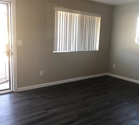 Living room 12.5' x 15'