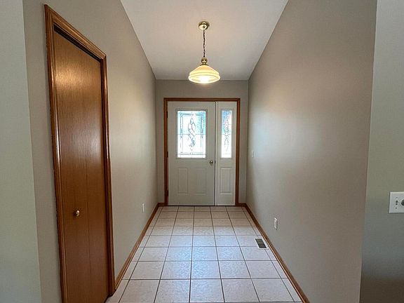 3rd image of 1689 Mayflower Dr SW