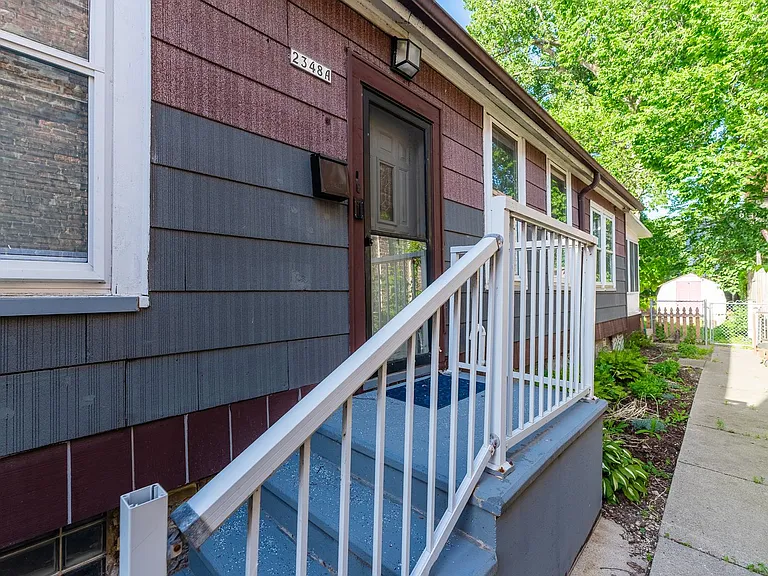 2348 S Kinnickinnic Ave — Photo 18
