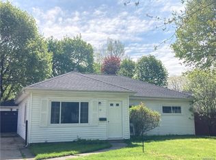 110 Hirschfield Dr, Williamsville, NY 14221