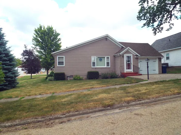 940 Cherry St, Ocheyedan, IA 51354