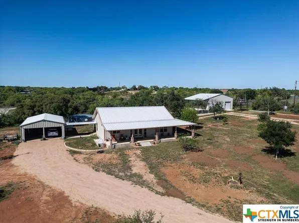 212 Rio Llano Dr E, Llano, TX 78643