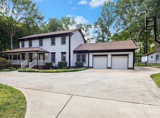 10700 Chestnut Hill Dr, Matthews, NC 28105