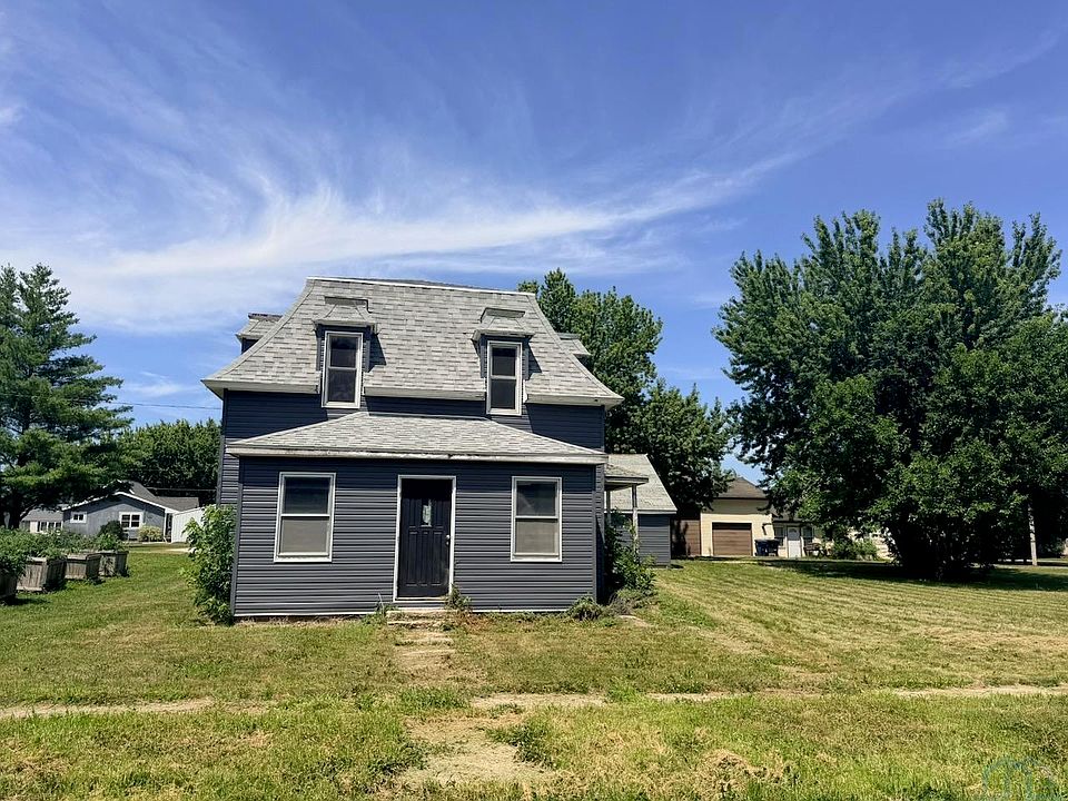 1st image of 206 W 2nd St
