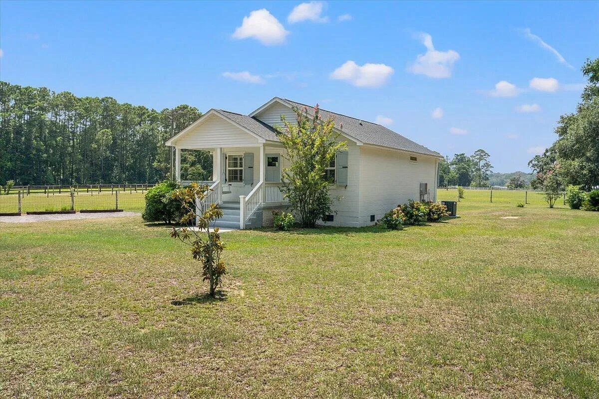 2 bed, 1.0 bath, 871 sqft, $2,500 — Photo 3