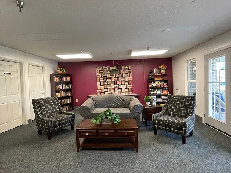 Somerset Manor Apartments — Photo 14