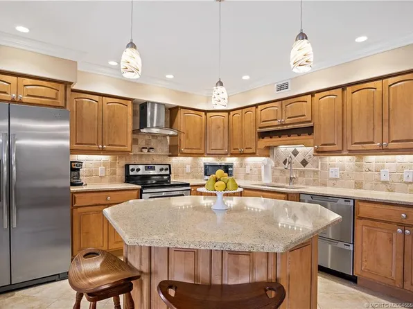 1800 SE Saint Lucie Blvd APT 9-202, Stuart, FL 34996