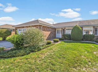 1075 Freedom Cir S, Crown Point, IN 46307