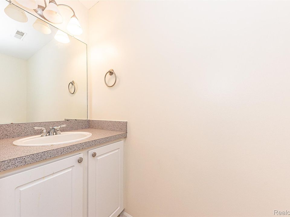 16942 Farmington Rd #24, photo 25