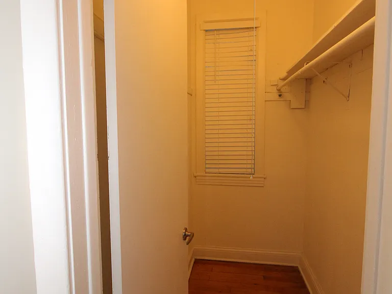 1841 N Hermitage Ave #CH1 — Photo 2