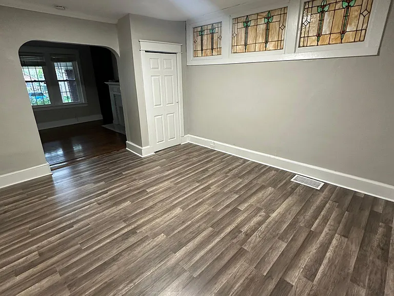 7254 Lindell Blvd — Photo 10