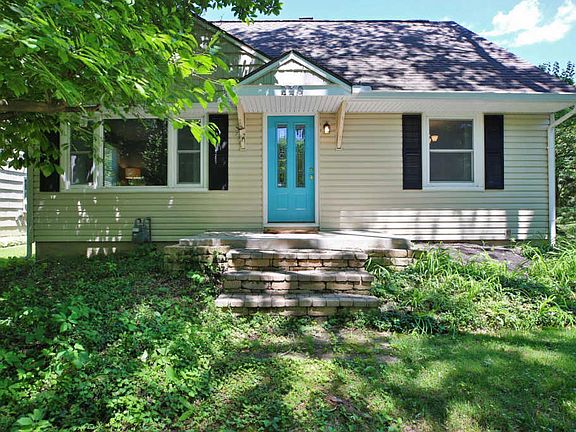 2nd image of 230 Colonial Ave