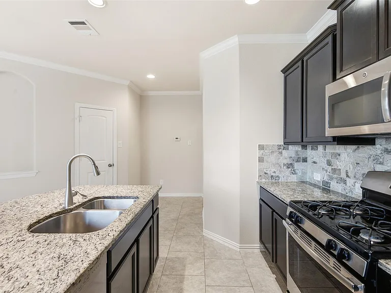 2601 Rough Berry Rd — Photo 10