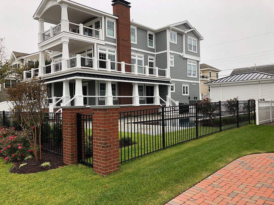 2nd image of 313 29th St