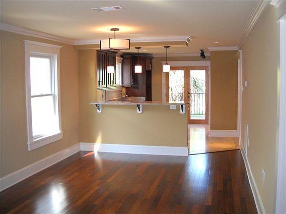 3rd image of 255 Belleville St