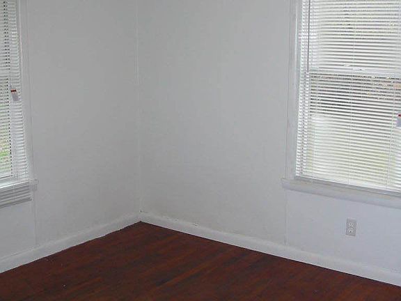 3rd image of 3054 S School Ave