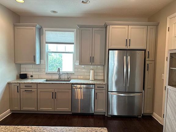5th image of 3231 W Horatio St