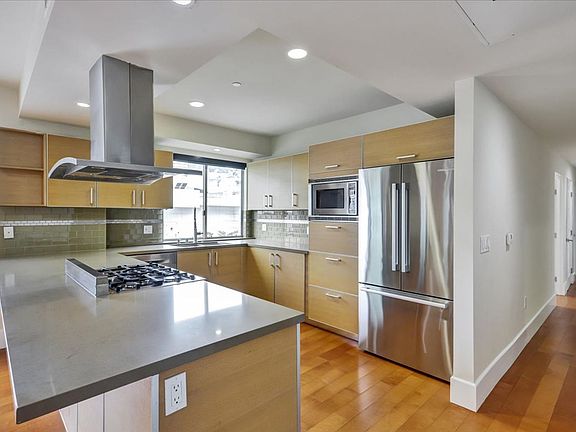 5th image of 1014 Larrabee St APT 202