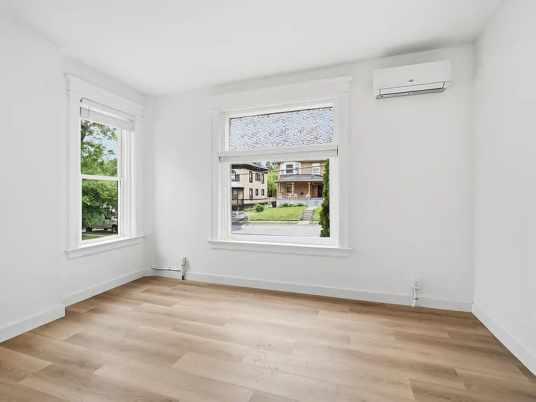 568 Hale Ave — Photo 10