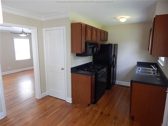 3rd image of 3916 Washington Ave SE