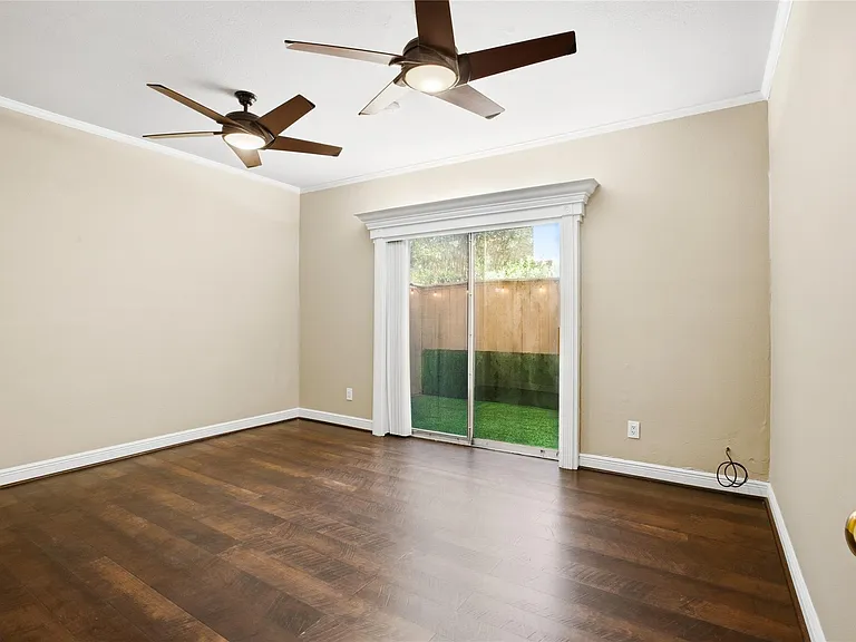 2100 Tanglewilde St #537 — Photo 11