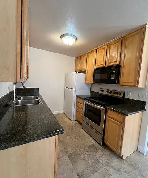 390 N 1st St N #9 — Photo 5