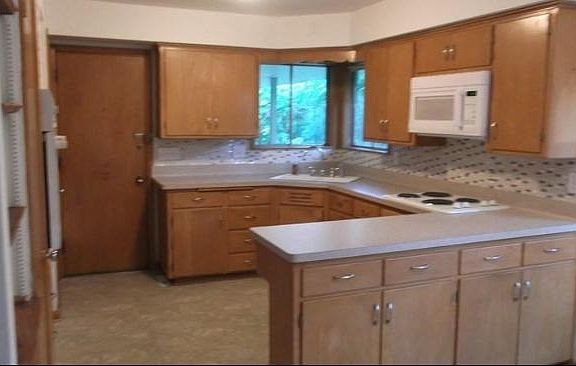 3rd image of 5937 N Sidney Pl