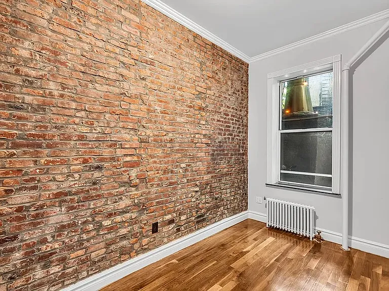562 Hudson St #2 — Photo 6