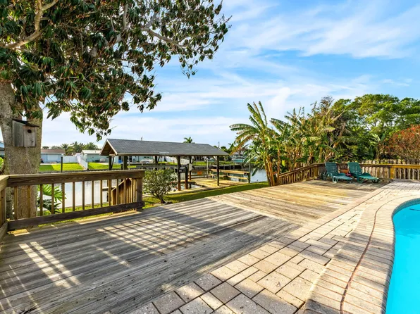 120 Chipola Rd, Cocoa Beach, FL 32931