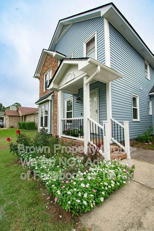 3 bed, 2.5 bath, 1618 sqft, $1,800 — Photo 3