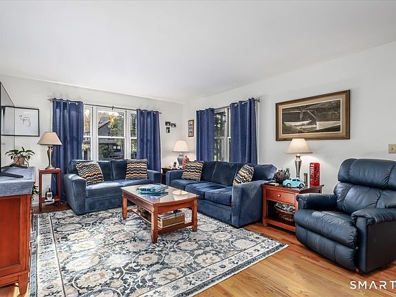 4th image of 3 Rockview Circle #3