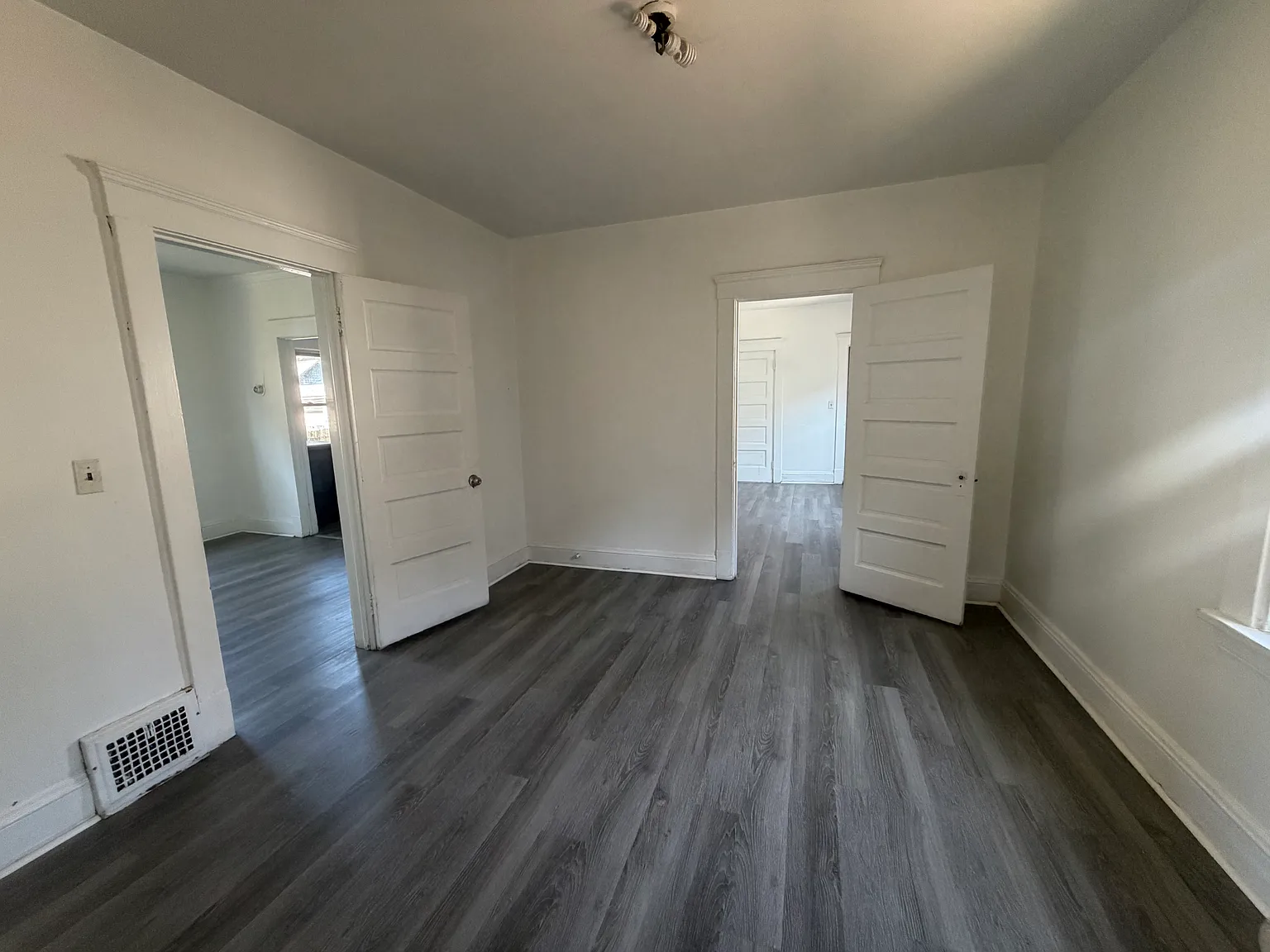 2 bed, 1000 sqft, $1,200 — Photo 4