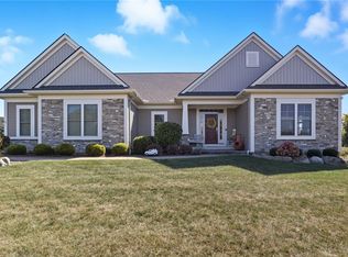 5 Coventry Rdg, Pittsford, NY 14534