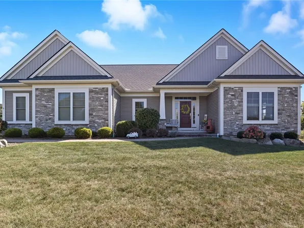 5 Coventry Rdg, Pittsford, NY 14534