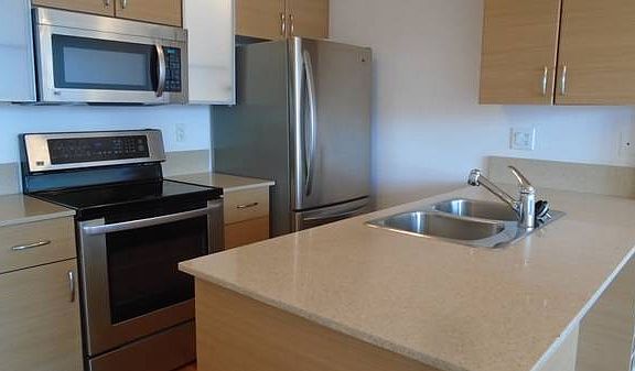 2nd image of 909 Mainland St #2506