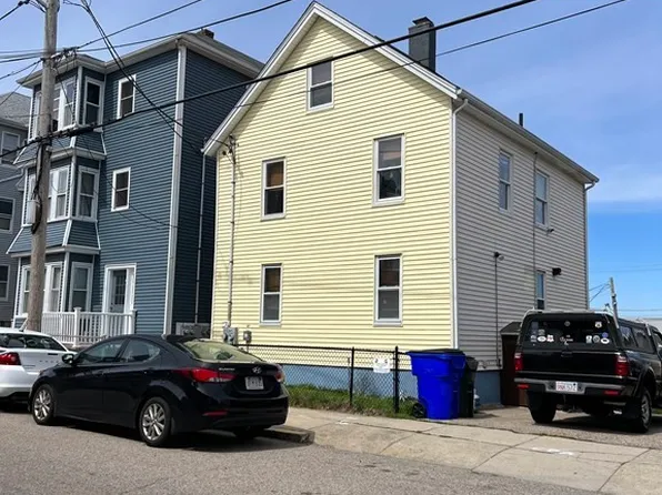 30 Hamlet St, Fall River, MA 02724
