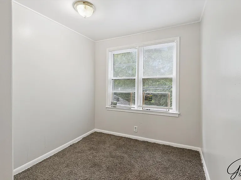 4082 Hereford St — Photo 15